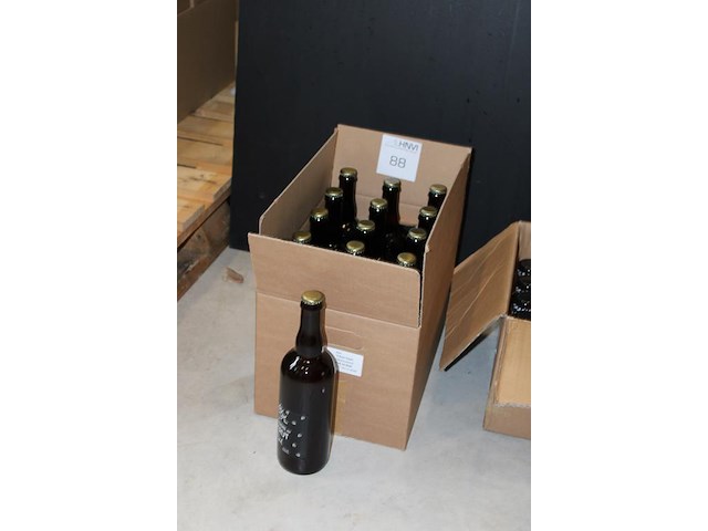Twaalf flessen tripel bier 0,75l. tht 1-12-26. - afbeelding 2 van  3