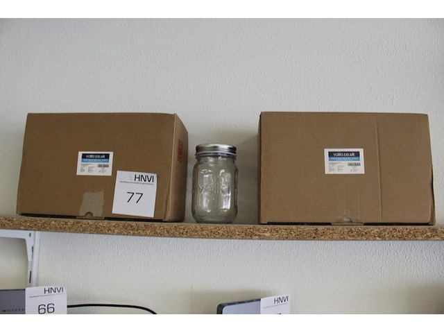 Twaalf glazen potten volila met maataanduiding en deksels. - afbeelding 1 van  3