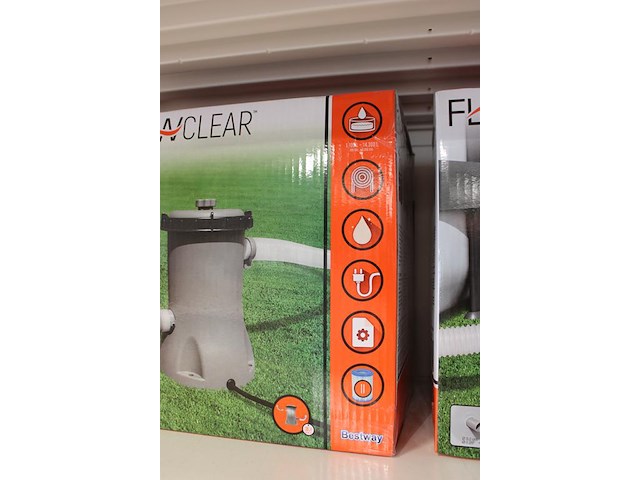 Twaalf zwembad filterpompen bestway flow clear in doos, max. 2006 l/per uur. - afbeelding 3 van  3