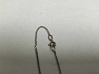 Twee 14k witgouden gourmet schakelcollier, met billjant geslepen diamant 0.10 ct. solitair hanger 5,3 gram. (2x) - afbeelding 5 van  5