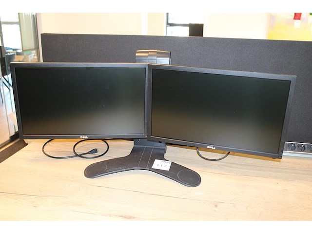 Twee 23 inch monitoren dell p2311hb op ergotron statief. - afbeelding 1 van  2