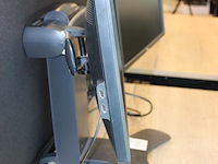 Twee 23 inch monitoren dell p2312ht op ergotron statief. - afbeelding 2 van  2