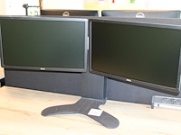 Twee 23 inch monitoren dell p2312ht op ergotron statief. - afbeelding 1 van  2