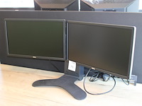 Twee 23 inch monitoren dell p2312ht op ergotron statief. - afbeelding 1 van  2