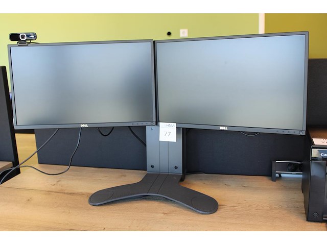 Twee 24 inch monitoren dell p2417hb op ergotron statief met webcam. - afbeelding 1 van  2