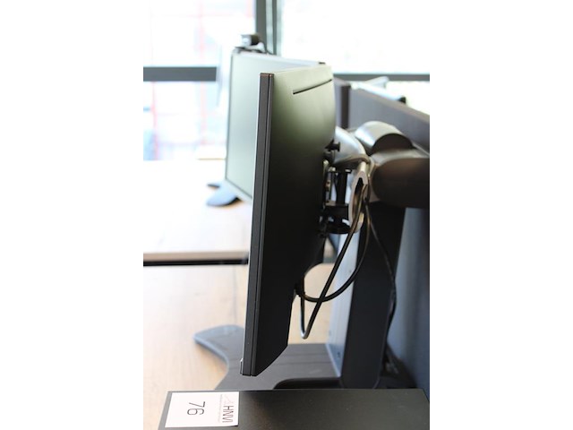 Twee 24 inch monitoren dell p2417hb op ergotron statief met webcam. - afbeelding 2 van  2