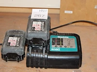 Twee 36 volt accu's makita type bl1626 incl. lader.
