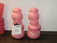 Twee a-symmetrische bloemenvazen hoogte 25 cm. - afbeelding 1 van  2