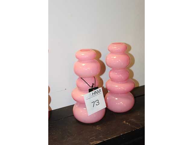 Twee a-symmetrische bloemenvazen hoogte 25 cm. - afbeelding 2 van  2