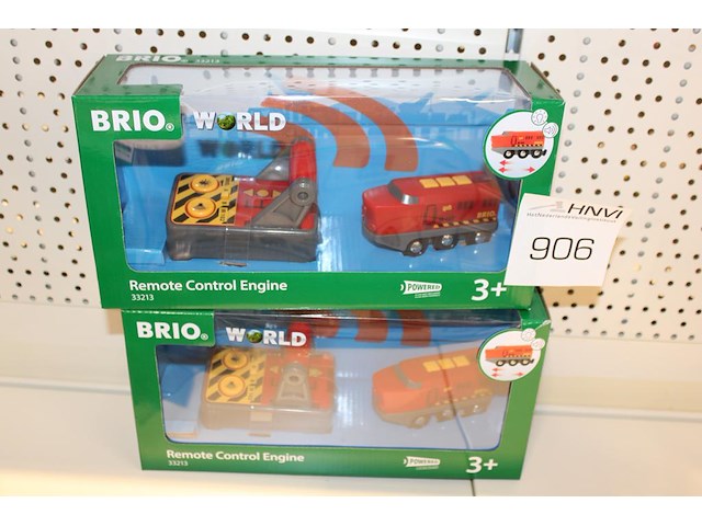 Twee afstandbestuurbare treinen brio. - afbeelding 1 van  1
