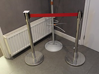 Twee afzetpalen - afbeelding 1 van  3