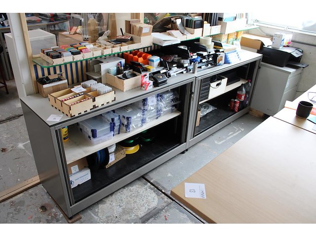 Twee archiefkasten laag model ahrend. afmeting 120 x 40 x 74 cm. sleutels aanwezig. - afbeelding 1 van  4