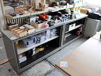 Twee archiefkasten laag model ahrend. afmeting 120 x 40 x 74 cm. sleutels aanwezig.