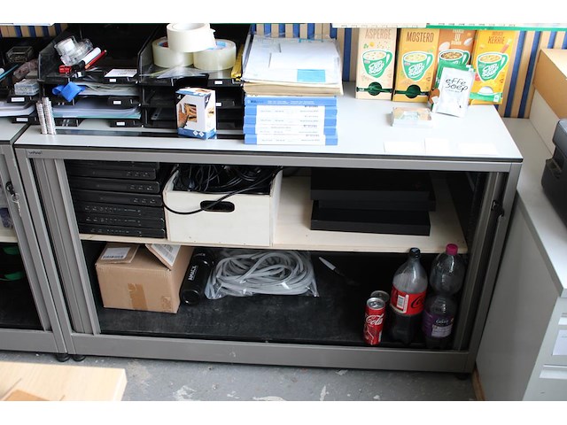 Twee archiefkasten laag model ahrend. afmeting 120 x 40 x 74 cm. sleutels aanwezig. - afbeelding 3 van  4