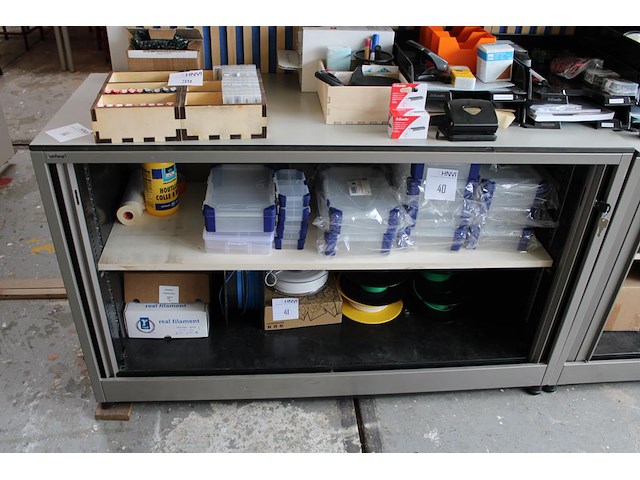 Twee archiefkasten laag model ahrend. afmeting 120 x 40 x 74 cm. sleutels aanwezig. - afbeelding 4 van  4