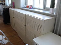 Twee archiefkasten met akoestische schuifdeuren. afmeting per kast 160 x 46 x 120 cm. sleutels aanwezig. - afbeelding 3 van  3