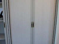 Twee archiefkasten met roldeuren. afmeting 120 x 45 cm. hoogte 198 cm - afbeelding 2 van  4