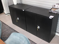 Twee archiefkasten met twee deuren. afmeting 80 x 38 x 75 cm. sleutels aanwezig. - afbeelding 1 van  2