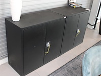 Twee archiefkasten met twee deuren. afmeting 80 x 38 x 75 cm. sleutels aanwezig. - afbeelding 2 van  2