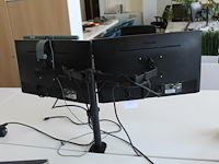 Twee beeldschermen philips 243v7q op verstelbare draagarm. met monitorlamp. - afbeelding 2 van  3