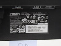 Twee beeldschermen philips 243v7q op verstelbare draagarm. met twee monitorlampen. - afbeelding 3 van  3
