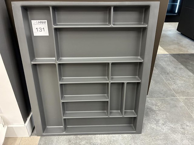 Twee bestekbakken met afmeting 72 x 62 cm. - afbeelding 2 van  4