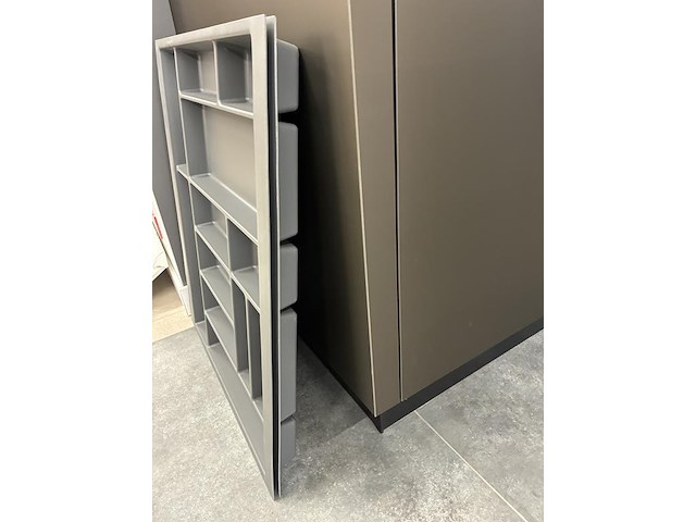 Twee bestekbakken met afmeting 72 x 62 cm. - afbeelding 4 van  4