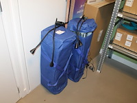 Twee beurswanden met verlchting. - afbeelding 1 van  3