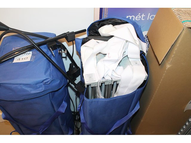 Twee beurswanden met verlchting. - afbeelding 3 van  3