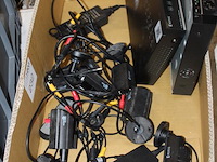 Twee bewakingssystemen konig en homeguard met 6 camera's en 2 monitoren. - afbeelding 2 van  3