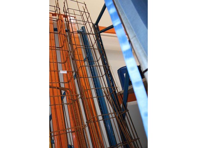 Twee bewapeningspilaren. afmeting 41 x 27 x circa 300 cm. - afbeelding 3 van  3