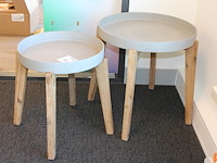 Twee bijzettafels met doorsnede 39 en 49 cm. - afbeelding 2 van  2