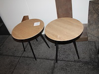 Twee bijzettafels met doorsnede 40 cm en hoogte 40 cm. - afbeelding 1 van  2