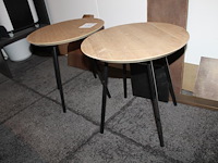 Twee bijzettafels met doorsnede 40 cm en hoogte 40 cm. - afbeelding 2 van  2
