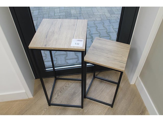 Twee bijzettafels met hoogte 55 en 75 cm. - afbeelding 1 van  2