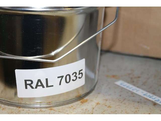 Twee blikken epoxy vloercoating lichtgrijs ral 735 met twee verfrollers. - afbeelding 3 van  3