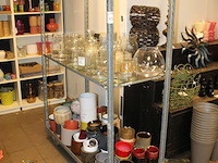 Twee bloemenkarren. excl. inhoud. afhalen na 12:00 uur. - afbeelding 2 van  2