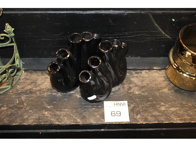 Twee bloemenvazen breedte 21 cm. - afbeelding 1 van  2