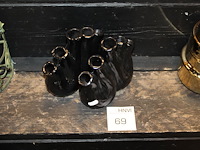 Twee bloemenvazen breedte 21 cm. - afbeelding 1 van  2