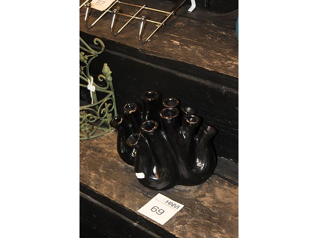 Twee bloemenvazen breedte 21 cm. - afbeelding 2 van  2