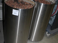 Twee bloempotten met hydrocultuur. hoogte 77 cm en diameter 40 cm. - afbeelding 2 van  2