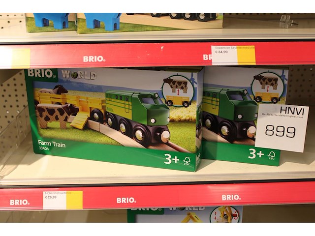 Twee boerderijtreinen. - afbeelding 1 van  2