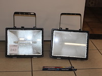 Twee bouwlampen met afmeting 30 x 22,6 cm. - afbeelding 1 van  2