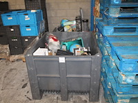 Twee boxen met winkelretouren. let op: exclusief boxen. - afbeelding 1 van  3