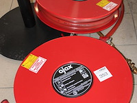 Twee brandslang haspels ajax. - afbeelding 2 van  2