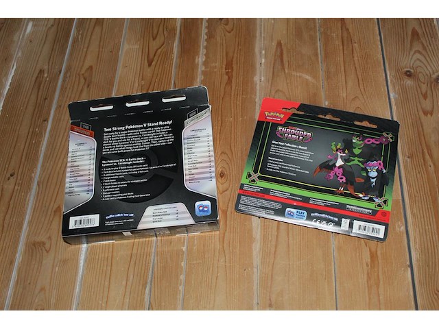 Twee bundels pokemon kaarten vbattle deck en schrouded fable. onderdeel van combinatiekavel kavels p001 t/m p051 combinatiekavel - afbeelding 3 van  3