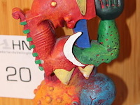 Twee decoratieve beeldjes. hoogte ca. 15 cm. - afbeelding 2 van  3