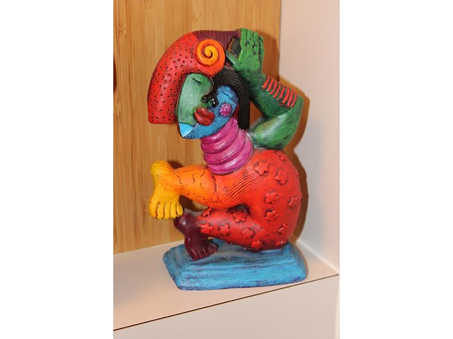Twee decoratieve beeldjes. hoogte ca. 15 cm. - afbeelding 3 van  3