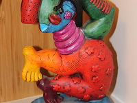 Twee decoratieve beeldjes. hoogte ca. 15 cm. - afbeelding 3 van  3