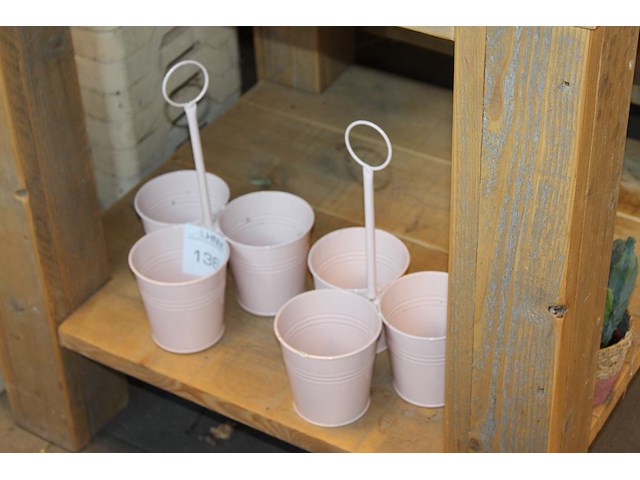 Twee decoratieve plantenemmers hoogte ca. 35 cm. - afbeelding 1 van  2